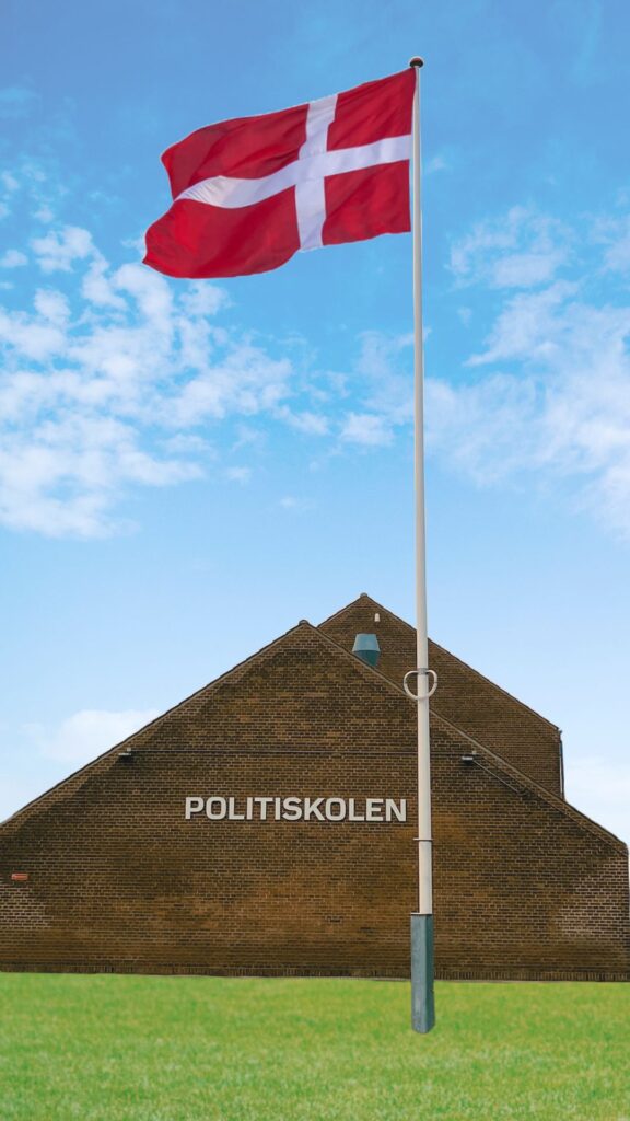 Flagstang - Politiskolen - Uptimast